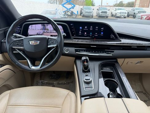 Used 2022 Cadillac Escalade Premium Luxury image 11