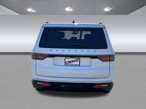 Used 2024 Jeep Wagoneer Series II w/ Flexible Seating Group RWD image 4