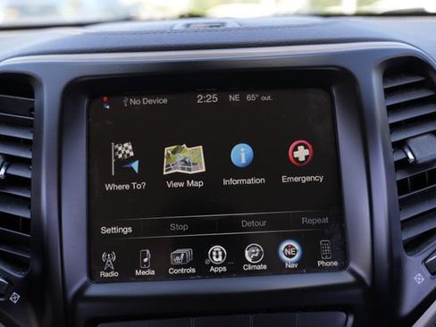 Used 2014 Jeep Cherokee Latitude w/ Cold Weather Group AWD/4WD image 46