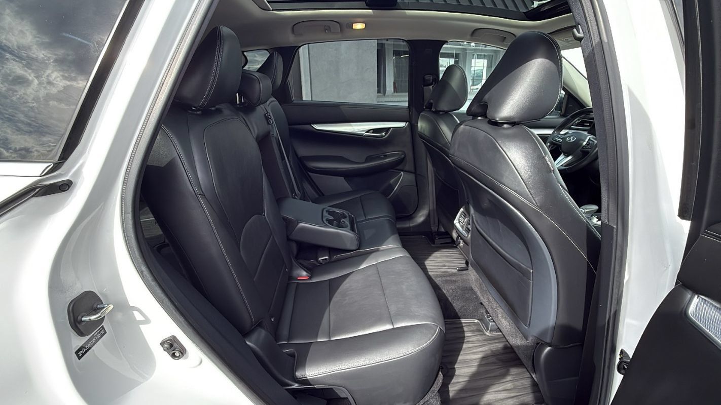 Used 2019 INFINITI QX50 Luxe w/ Navigation Package AWD/4WD image 16