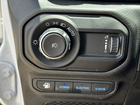 Used 2023 Jeep Wrangler Unlimited Sahara w/ Cold Weather Group AWD/4WD image 25