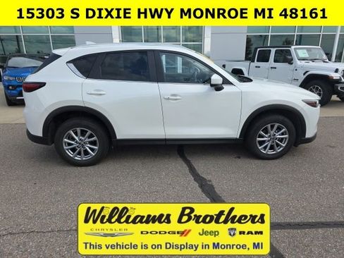 Used 2023 MAZDA CX-5 AWD 2.5 S w/ Select Package image 4