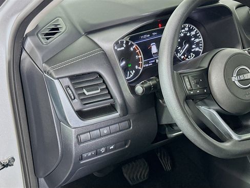 Used 2024 Nissan Rogue SV image 17