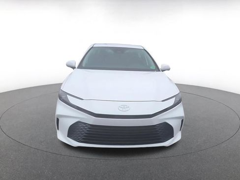 Used 2025 Toyota Camry LE image 4