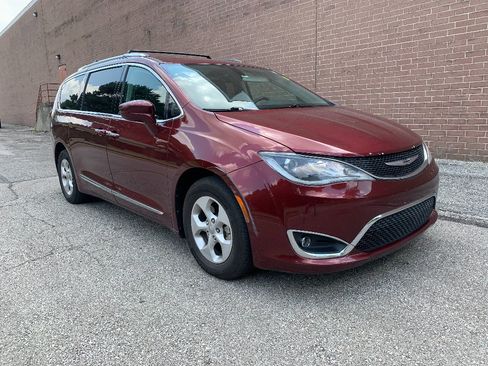Used 2017 Chrysler Pacifica Touring-L Plus FWD image 7