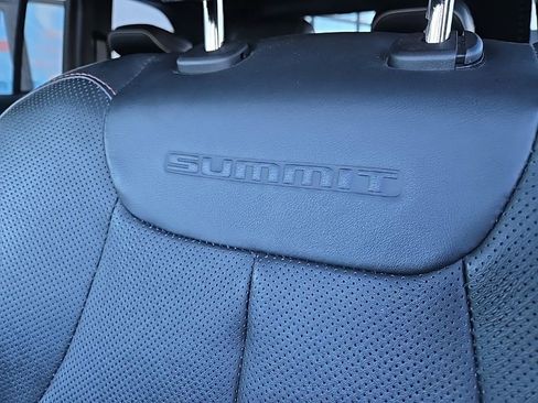 Used 2025 Jeep Grand Cherokee Summit AWD/4WD image 34