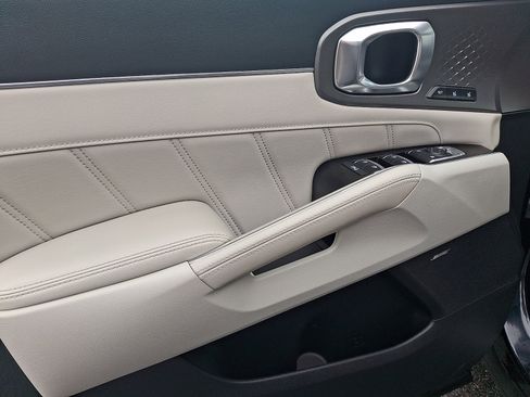 Used 2023 Kia Sorento SX Prestige image 13