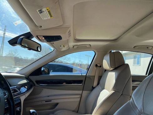 Used 2009 BMW 750i RWD image 12