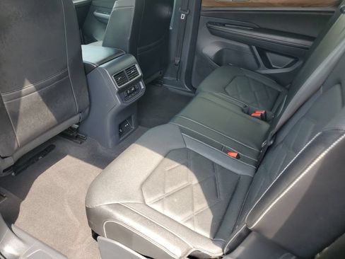 Used 2025 Volkswagen Atlas SE FWD image 24