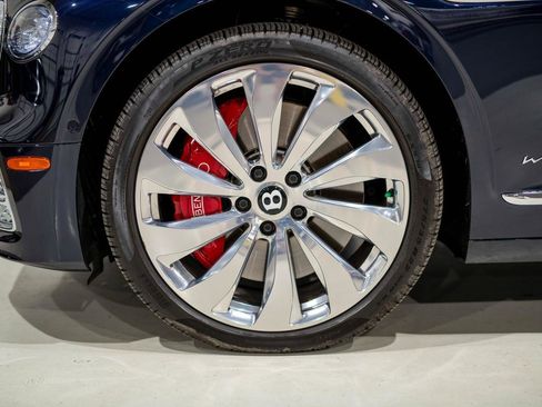 Used 2021 Bentley Flying Spur W12 image 40