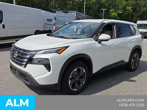 Used 2025 Nissan Rogue SV AWD/4WD image 3