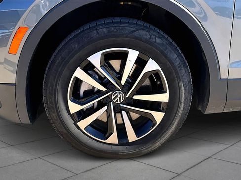 Used 2024 Volkswagen Tiguan S image 9