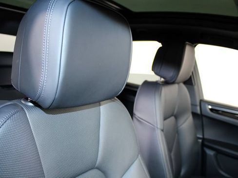 Certified 2026 Porsche Macan AWD/4WD image 25