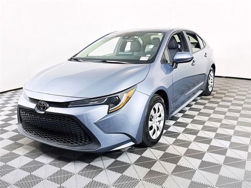 Used 2022 Toyota Corolla LE image 3