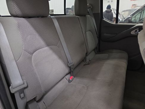 Used 2014 Nissan Frontier SV image 30