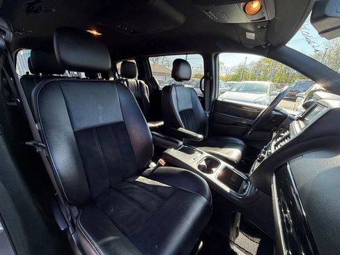 Used 2015 Dodge Grand Caravan SXT image 58