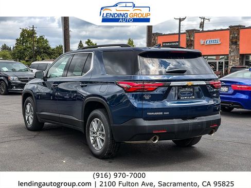 Used 2023 Chevrolet Traverse LT w/ Rear Camera Mirror Package AWD/4WD image 2