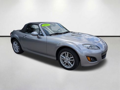 Used 2011 MAZDA MX-5 Miata Sport w/ Convenience Pkg RWD image 2