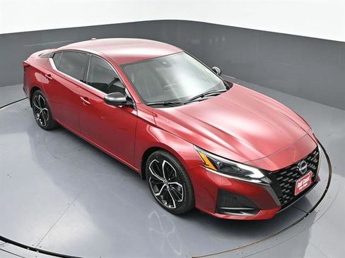 Used 2025 Nissan Altima 2.5 SR image 36