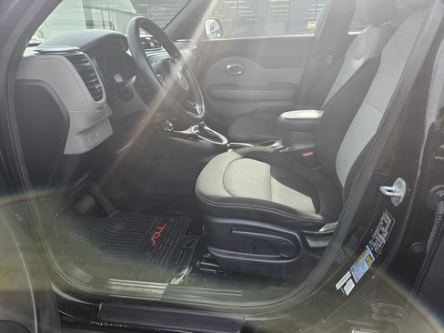 Used 2014 Kia Soul + FWD image 14