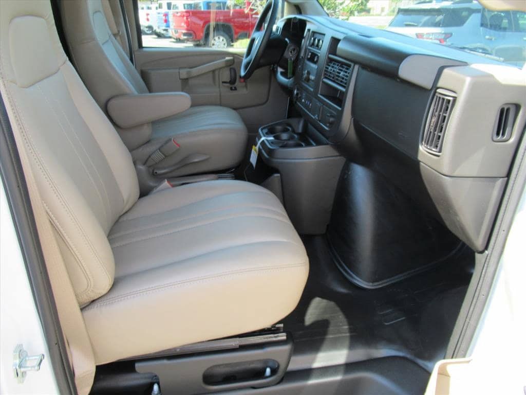 New 2026 Chevrolet Express 2500 Extended RWD image 10