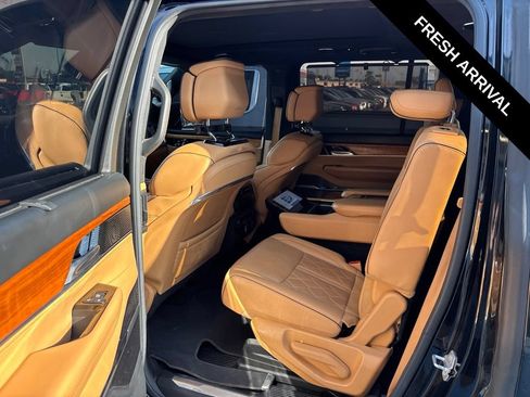 Used 2022 Jeep Grand Wagoneer Series III AWD/4WD image 6