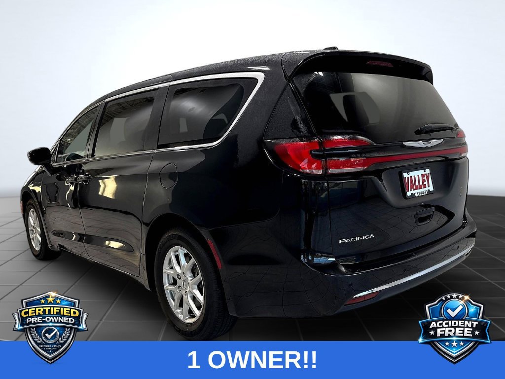 Used 2024 Chrysler Pacifica Touring-L FWD image 6