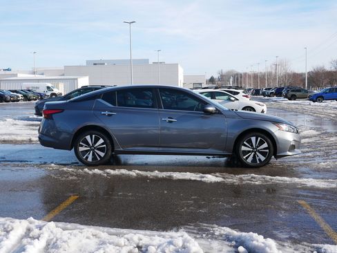 Used 2022 Nissan Altima 2.5 SV image 13