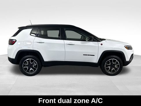 Used 2024 Jeep Compass Trailhawk w/ Trailhawk Elite Group AWD/4WD image 13