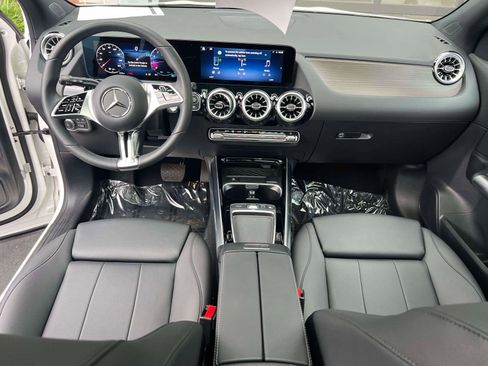 Used 2025 Mercedes-Benz GLA 250 4MATIC image 10
