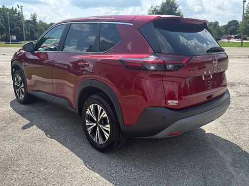 Used 2023 Nissan Rogue SV FWD image 3