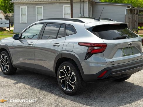 New 2026 Chevrolet Trax RS w/ Sunroof Package FWD image 9