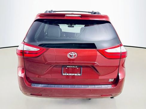 Used 2017 Toyota Sienna XLE image 6