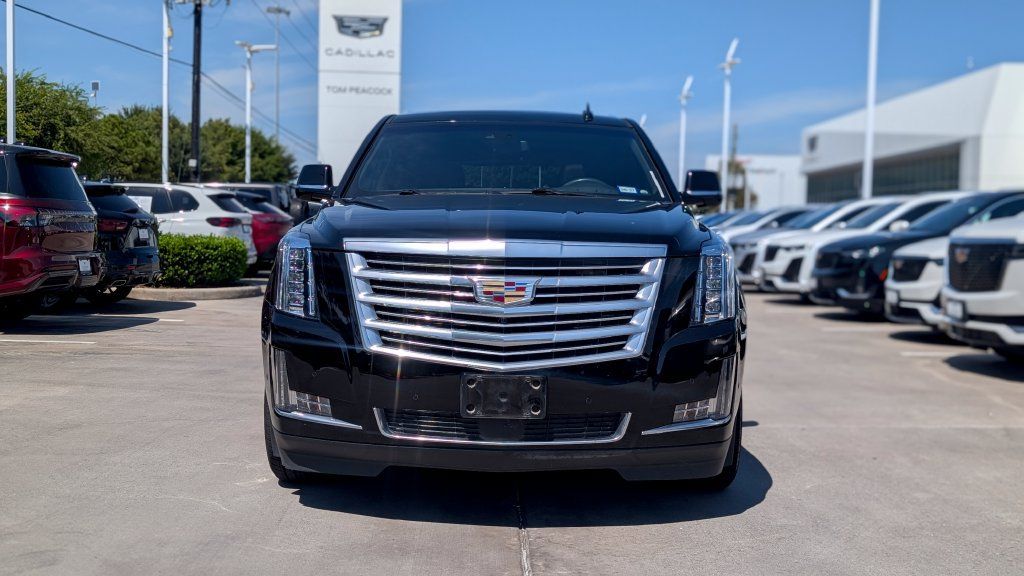 Used 2020 Cadillac Escalade Platinum AWD/4WD image 2