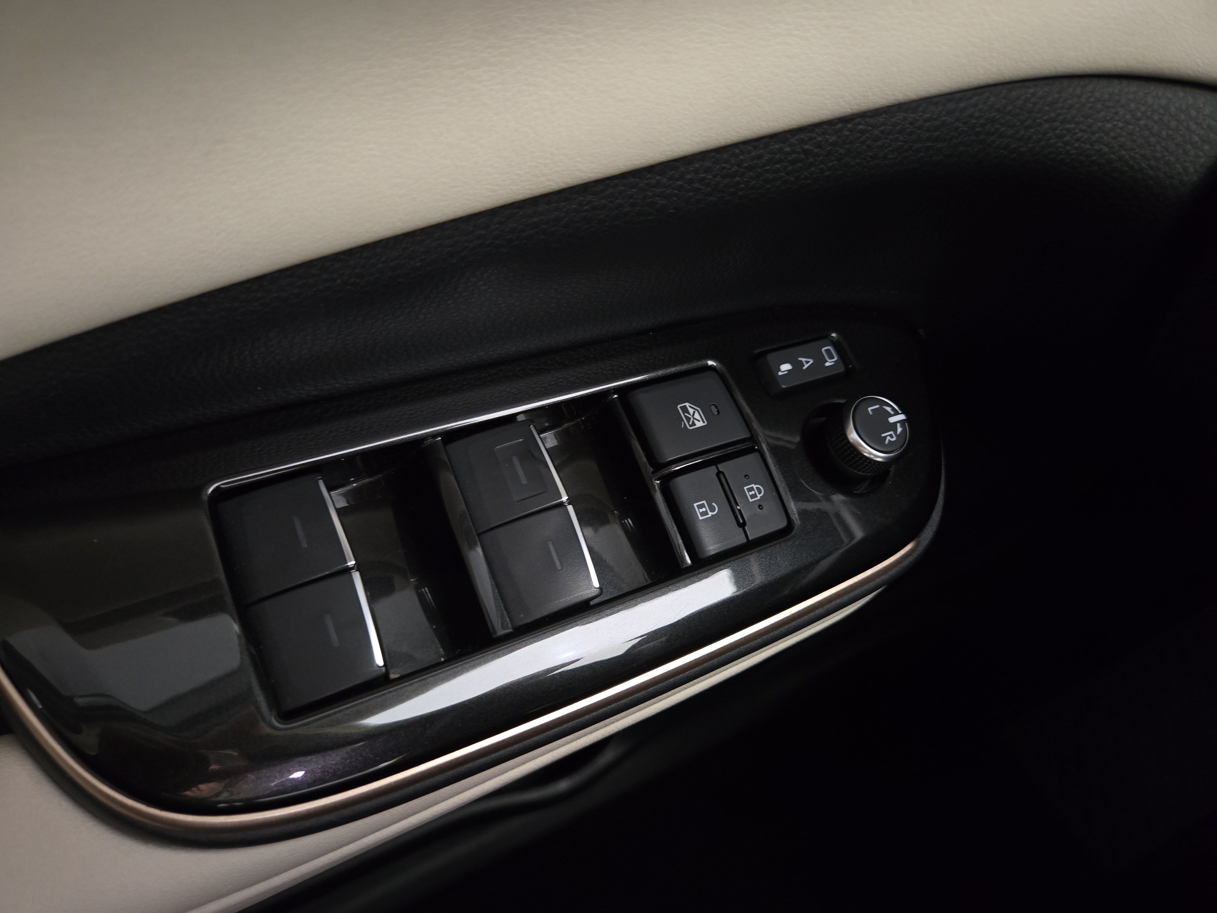 Used 2024 Toyota Crown AWD/4WD image 27