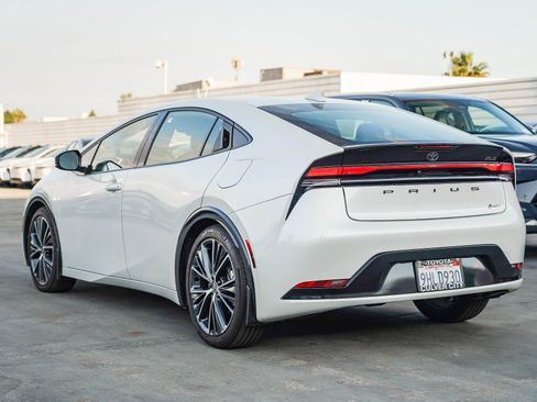 Used 2023 Toyota Prius XLE image 7