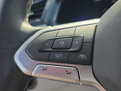 Used 2023 Volkswagen Tiguan SE R-Line FWD image 28