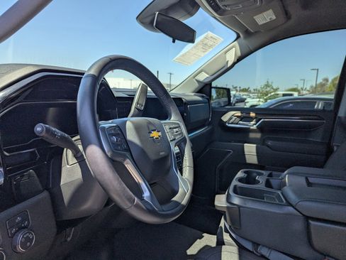 Used 2022 Chevrolet Silverado 1500 LT RWD image 8