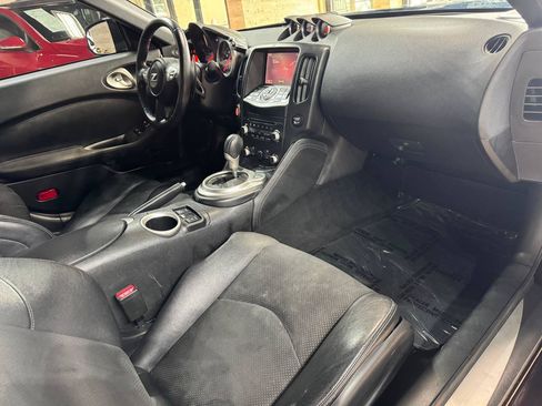 Used 2016 Nissan 370Z Touring RWD image 9
