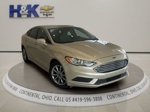 Used 2017 Ford Fusion SE w/ Fusion SE Technology Package FWD image 1
