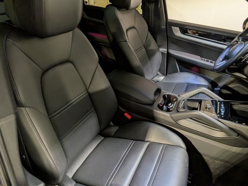 Certified 2024 Porsche Cayenne Coupe image 26