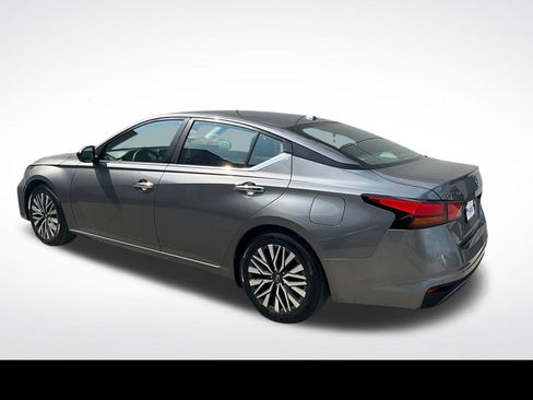 Used 2024 Nissan Altima 2.5 SV FWD image 13