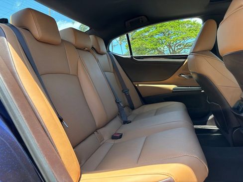 Used 2021 Lexus ES 300h w/ Premium Package FWD image 11
