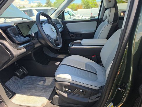 Used 2023 Rivian R1S Adventure AWD/4WD image 5