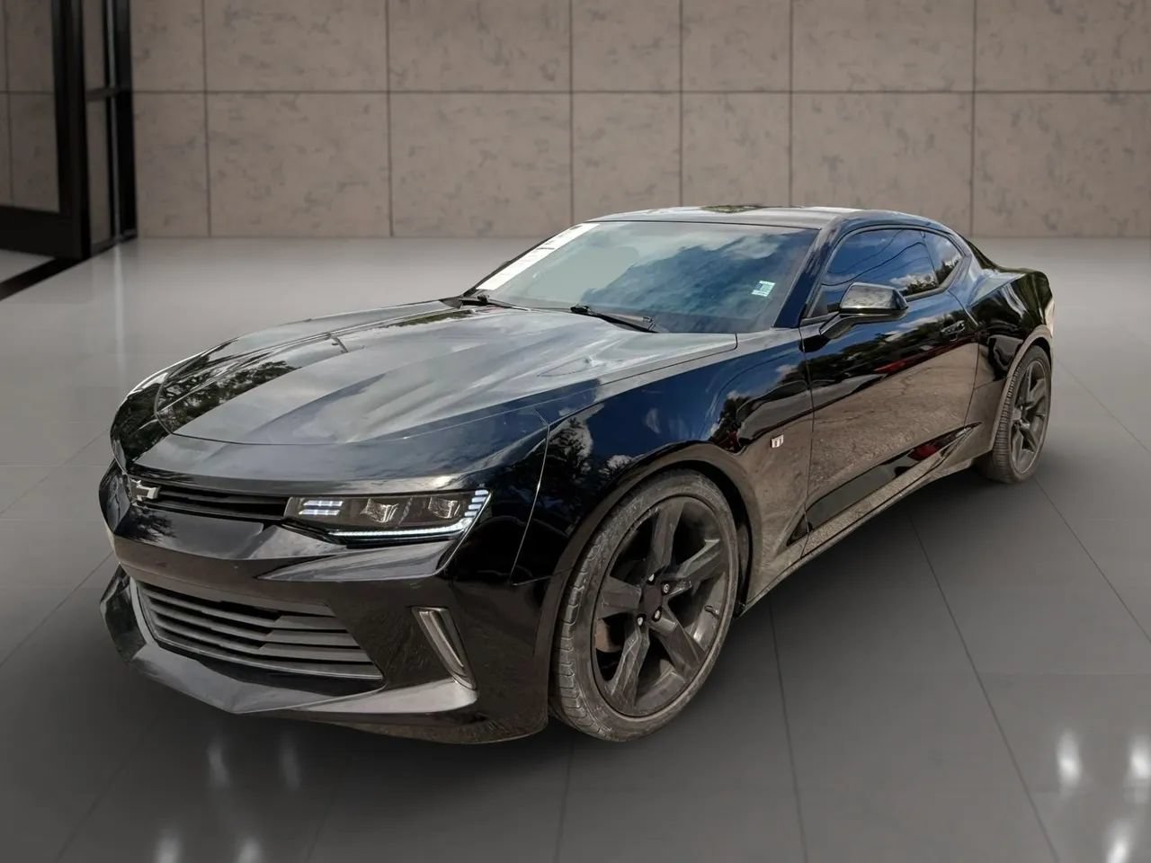 Used 2018 Chevrolet Camaro LT RWD image 9