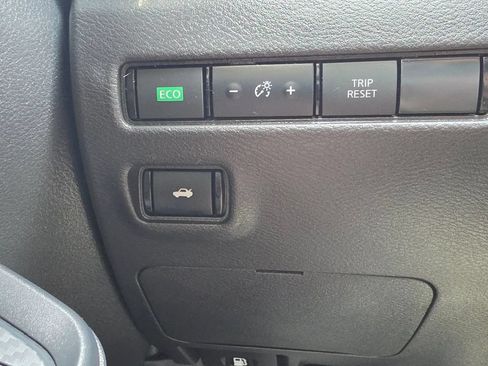 Used 2021 Nissan Sentra SV FWD image 12