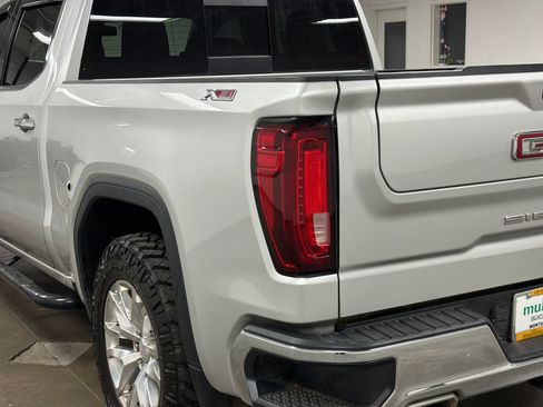 Used 2021 GMC Sierra 1500 SLT w/ SLT Convenience Package AWD/4WD image 17