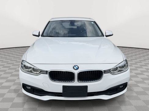 Used 2018 BMW 320i xDrive Sedan AWD/4WD image 2
