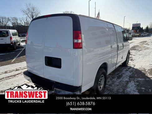 Used 2017 Chevrolet Express 3500 image 10
