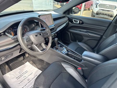 Used 2025 Jeep Compass Trailhawk AWD/4WD image 12